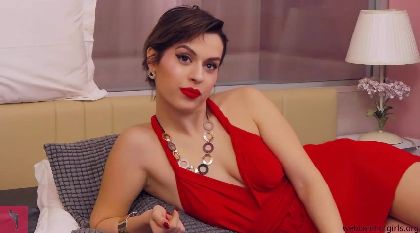 Naughtythea At Record Abduce Spellbinding Young Pussy