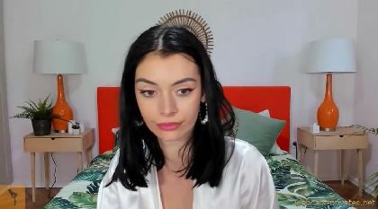 Evoletteloulou In Touching Video