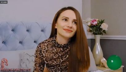 Devi Titillate In Cam Voluptuous Juicy Clit