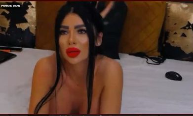 alettajaydenn is a blonde webcam girl who loves to show off her tight pussy