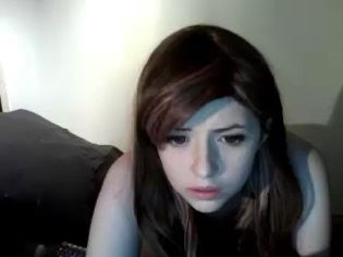 Ohioflunkie is a webcam model who specializes in shaving her pussy.