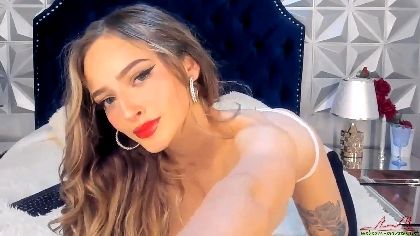 AdaRichi is a hot blonde webcam girl who loves to tease her fans with