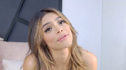 AlejandraBahamon is a webcam girl who loves to strip and fuck. She's