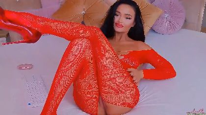 Alessialacroix is a webcam girl who loves to get dirty and wet! This young star is