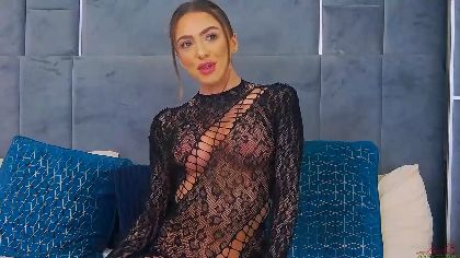 Sexy and sweet AmelieWells is a webcam girl who loves to get naughty on camera