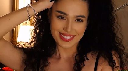 AnithaCurlson is a live webcam girl who loves to role-play and