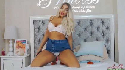 AuroraSimons is a Latina webcam girl with a thirst for private action with