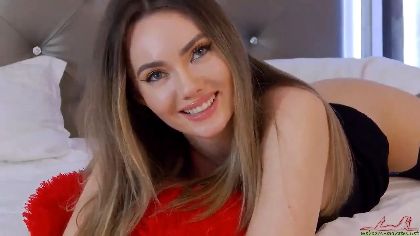 I'm BeckyRayss and I'm a webcam girl who loves to get fucked hard