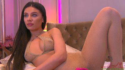 BlairAudrey is a smoking hot webcam girl that is looking for a new guy to dominate and