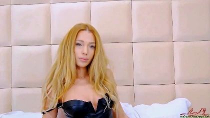 CarolineMayer is a petite, bdsm, heels, mature webcam