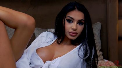 Cherrie is a webcam girl who loves to get recorded in threesomes