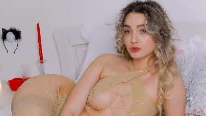 EffyBlack is a natural girl who loves exploring her sexuality in a private