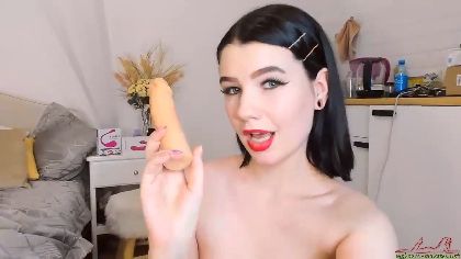 The epitome of sexiness, EmilyMasada is a webcam girl you'll want