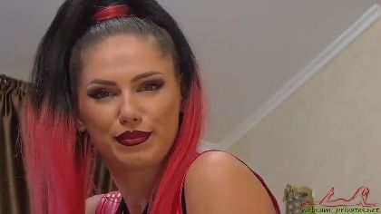 GlamyAnya is a beautiful Asian webcam girl that loves to give her viewers a