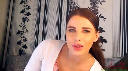 IrenaAdderly is a beautiful Latina webcam girl who loves to show off her