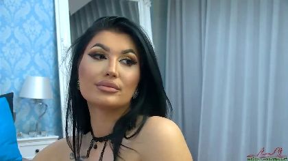 JessicaArdor is a tattooed webcam girl who loves to perform private shows for