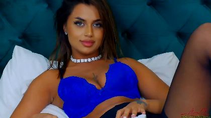 I'm LaraSpice, a webcam girl who loves pleasing couples and making private shows