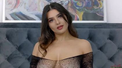 MalenaReed is a webcam girl who loves to get down and dirty with her