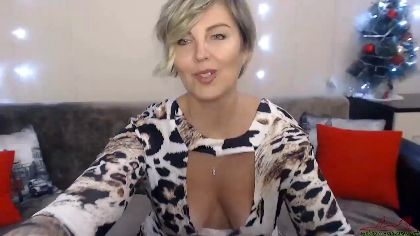 If there's one thing NataliMour knows how to do, it's tease. With