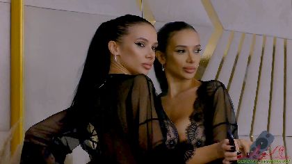 Hi! My name is Raisa and I love to strip and have fun on