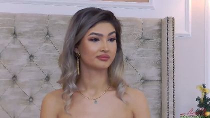 Sarah is a hot webcam girl who loves to give deepthroat