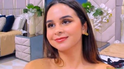 SashaDurant is a natural girl who loves to wear lingerie and cosplay