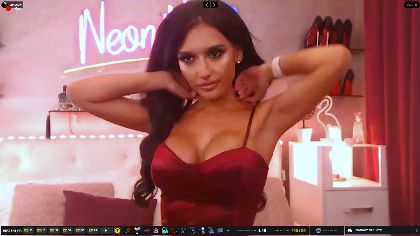 TaniaNoir loves wearing pantyhose and interactive toys. She loves being