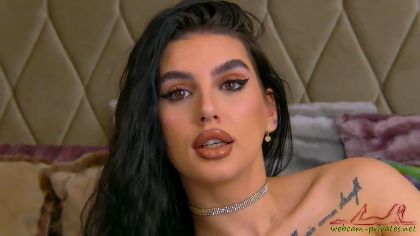 This is amyblair, a webcam girl who loves to show off her hairy legs