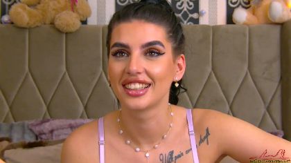 Hot webcam girl amyblair is a foxy little minx who loves to get