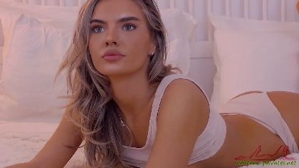 anais-a is a webcam girl that loves to give the filthiest of