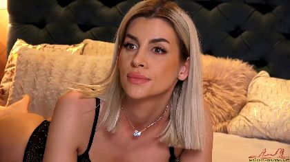 Hi! My name is annemarie-art and I am a webcamgirl extraordinaire