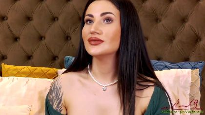 kimskye is a sensual and exotic lady who loves to play with her