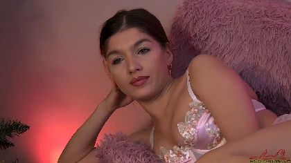 Chatting with a natural girl is always a great experience. ova-parlow is always