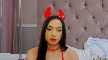 I am a webcam girl who loves to tease and tantalize my viewers with