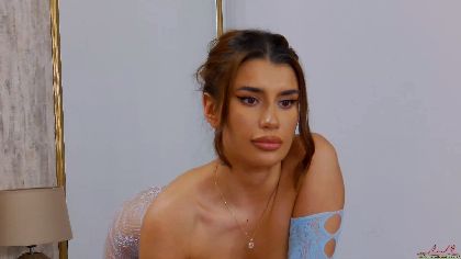 DanielleHills is a webcam girl with a sexy, curvy body and a