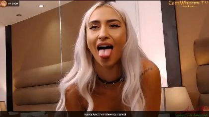 Kelseyjune is the perfect webcam girl for those who love fetish shows with a