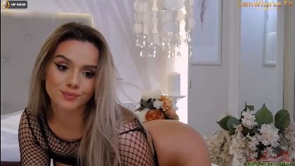 Marissatyler is a hot webcam girl who loves to show off her hot body