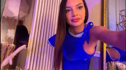 NicoleDiamon is a webcam girl who enjoys giving blowjobs and threesomes