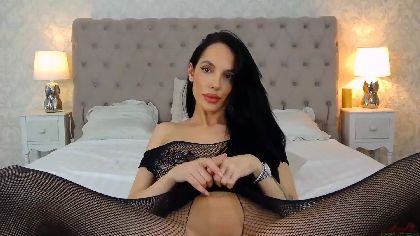 NicoleRye is a webcam girl who loves to please her fans with her amazing cum show and