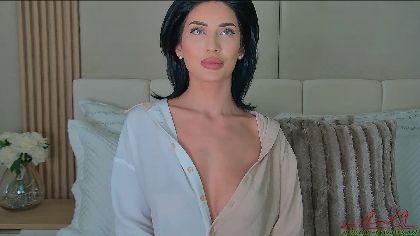 Hi, my name is Olivia and I am a webcam girl who loves to