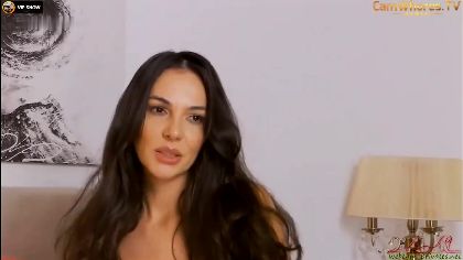 Tanialovins is a hot webcam girl who loves playing the role of a