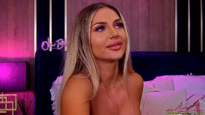 Vicky is a natural hairy girl who loves to dirty talk on cam.