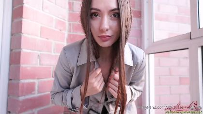 _mariarty_ is a webcam girl who loves having her big cock sucked and