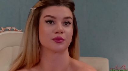 anastasia-lenster is a webcam model that loves to show off her body and have