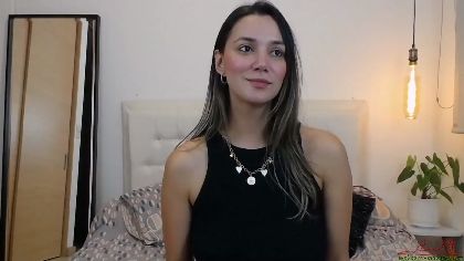 I am kayla-hosk, a webcam girl who loves to show off my beautiful pussy