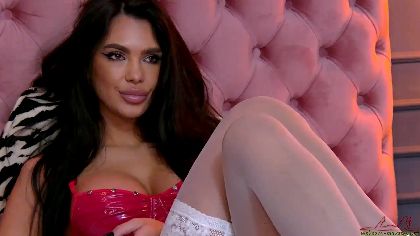 nicole-diva is a webcam girl with a lot of energy. She's always in a good