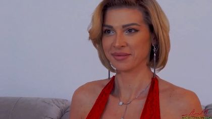 serenswan is a webcam girl who loves to show off her latino good looks and b