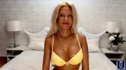 DivaKitty In Private Chat Tickle Warm Well-Groomed Pussy And Nice Tits