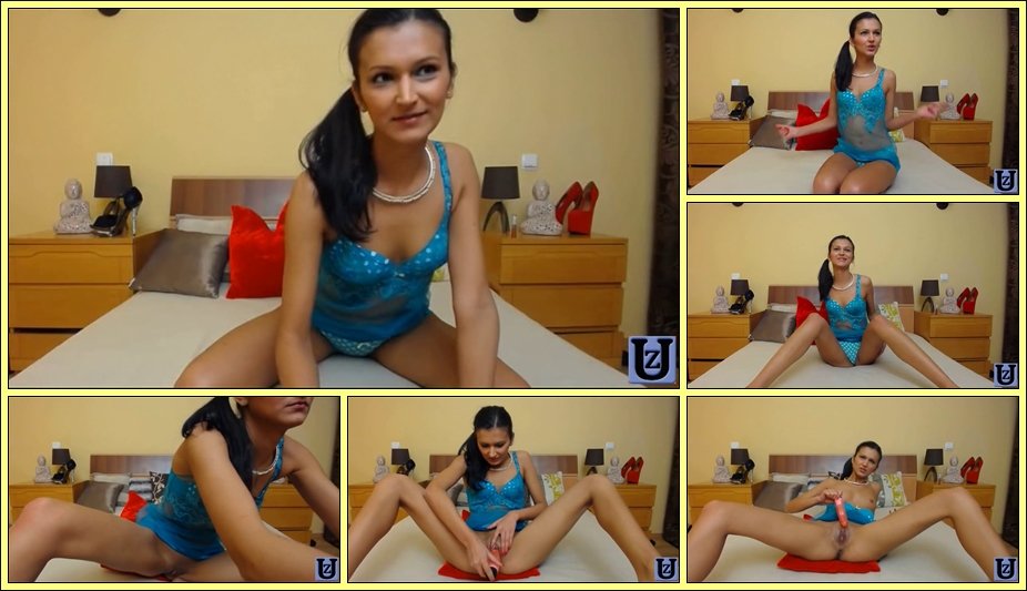 SaraHyland passionate boobs