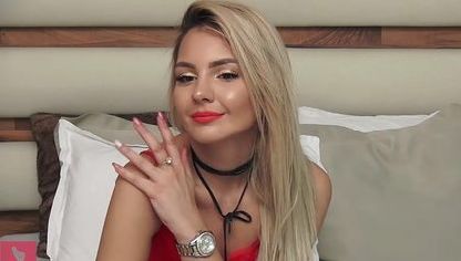 Izziye Flirt Amusing Wet Anus